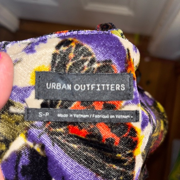 Urban Outfitters Mallory
Velvet Floral Cowl Neck Slip
Dress Size small - Picture 8 of 9